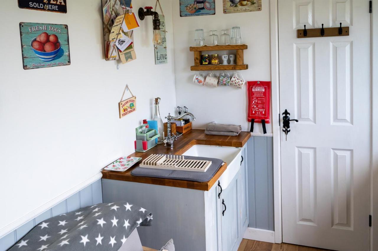 Lanterns Shepherds Huts & Glamping Happisburgh Exterior photo