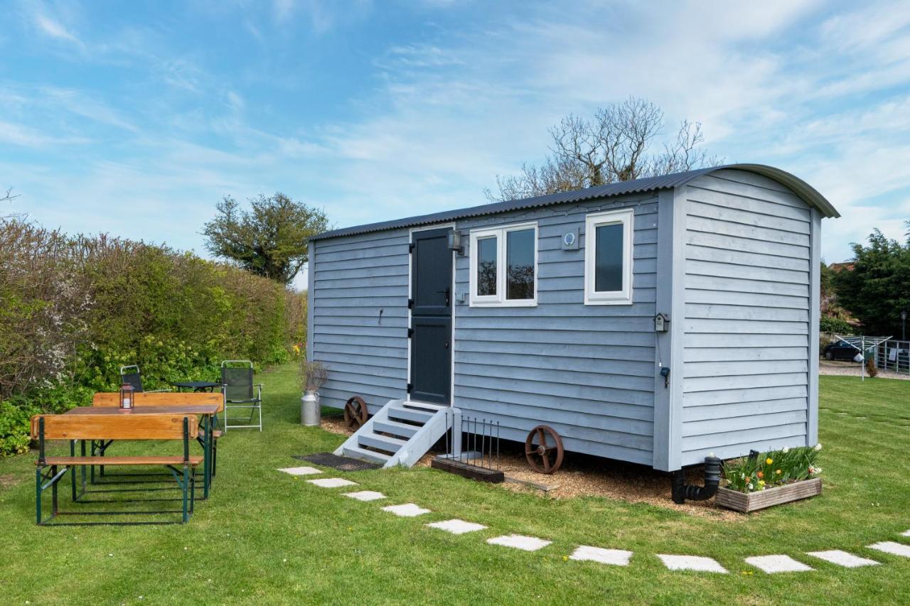 Lanterns Shepherds Huts & Glamping Happisburgh Exterior photo